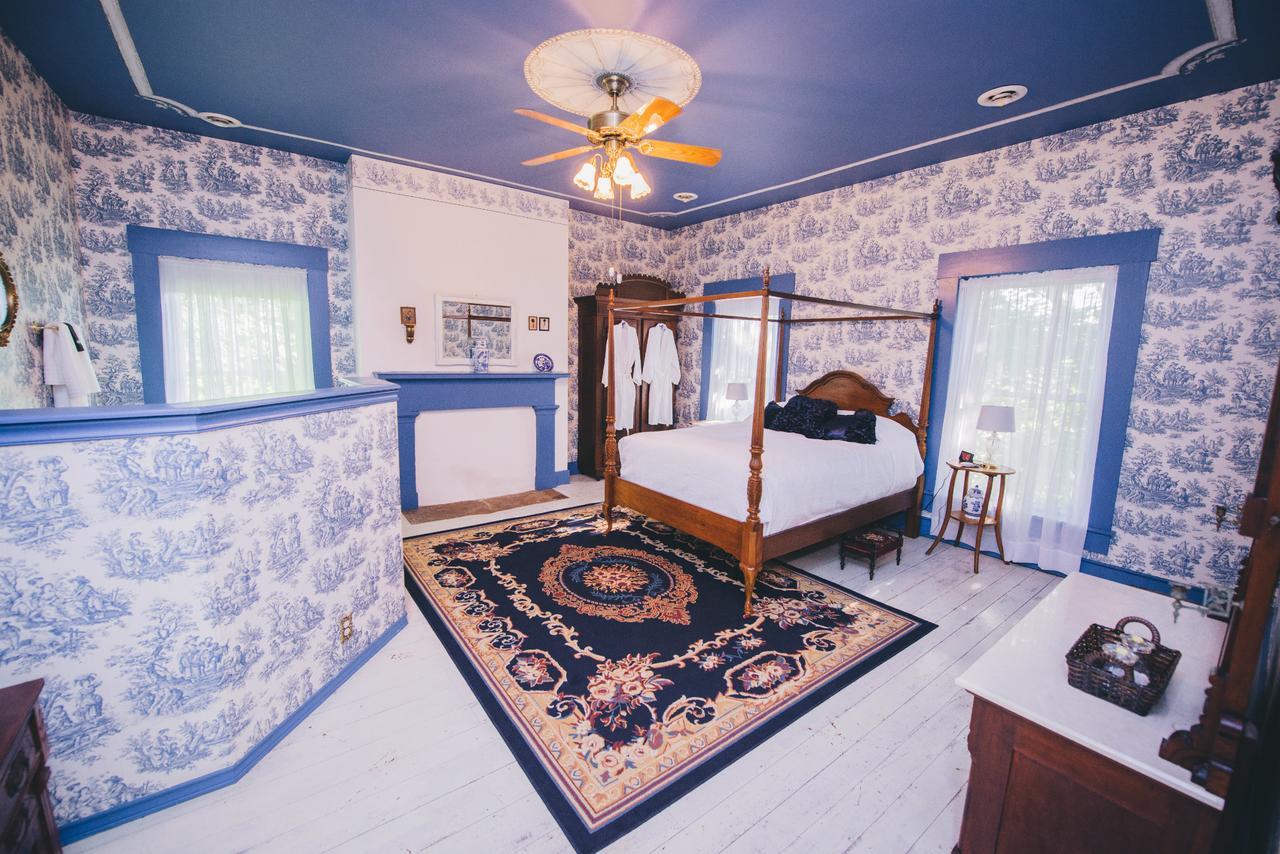 Old Caledonian Bed & Breakfast Exterior photo